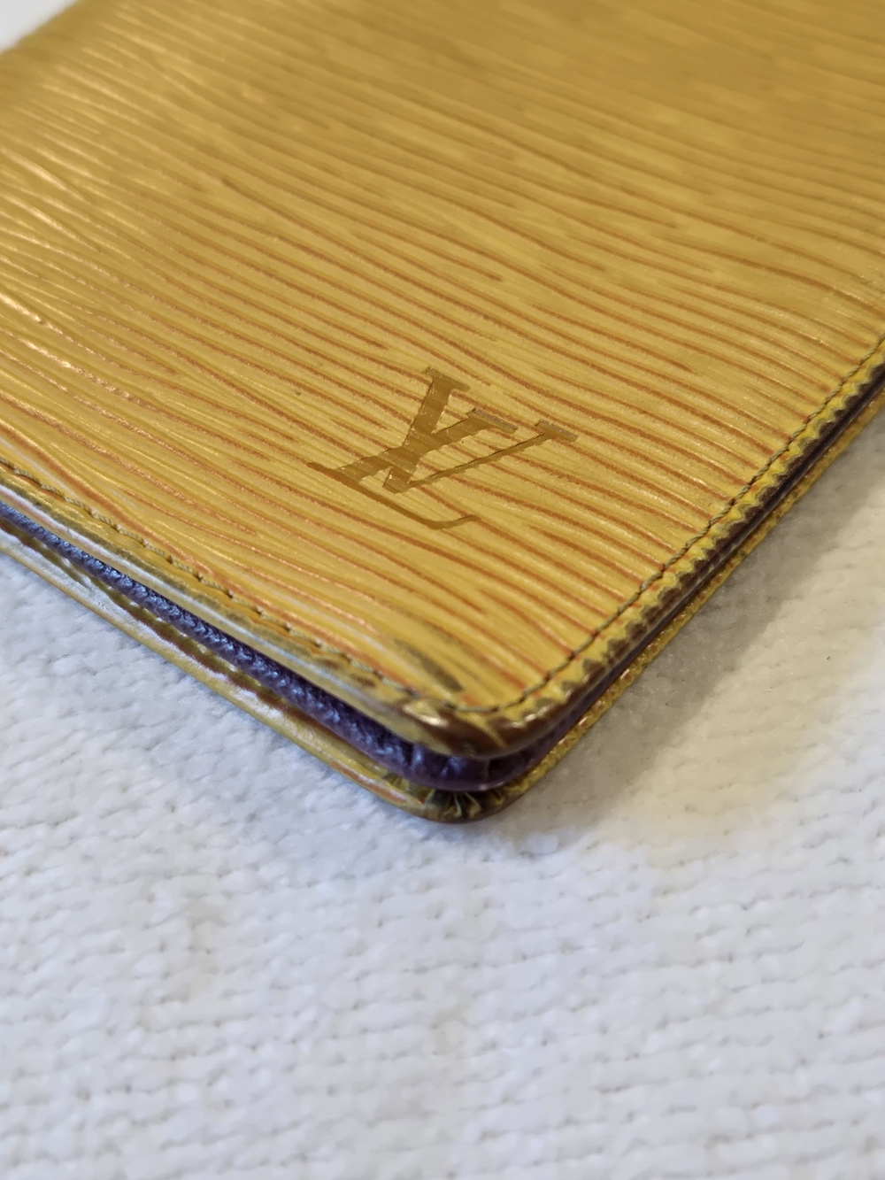 Louis Vuitton Authentic Yellow Epi Leather Long Card Holder - Picture 5 of 14